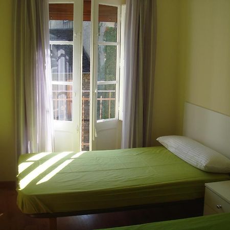 Apartamentos Valles Broto Bilik gambar
