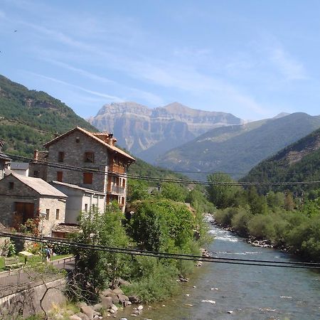 Apartamentos Valles Broto Bilik gambar