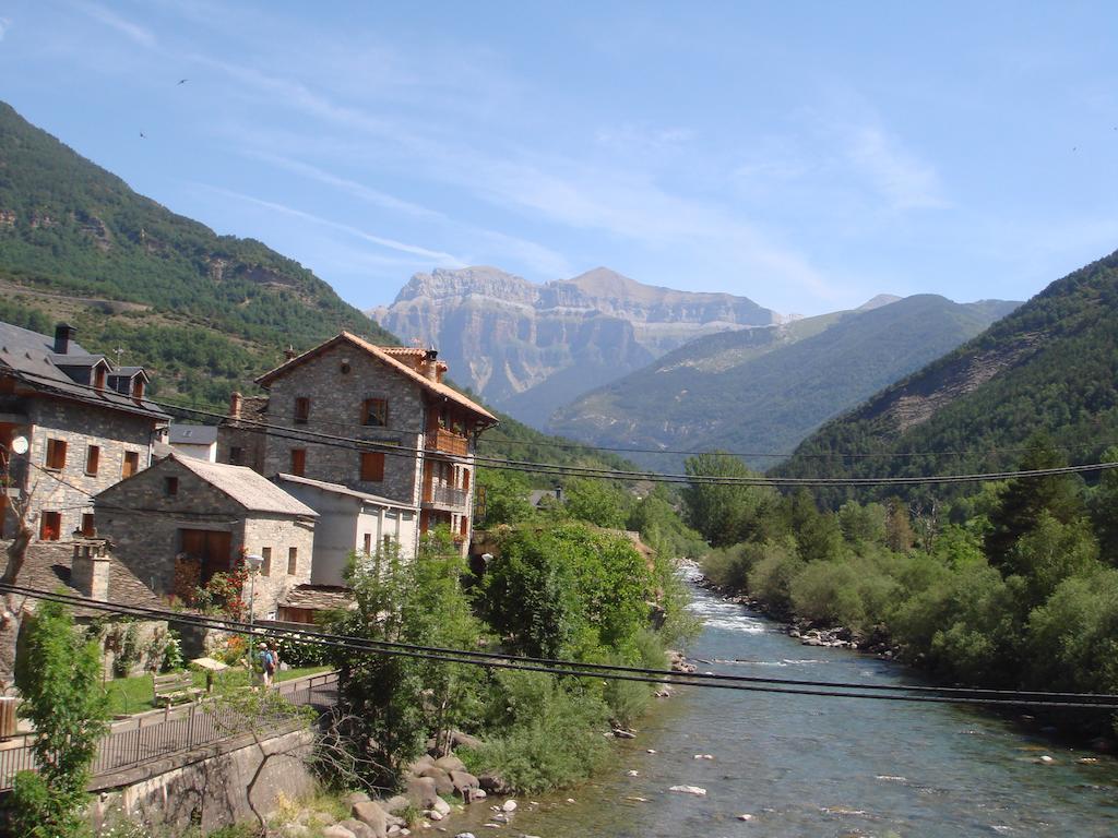 Apartamentos Valles Broto Bilik gambar