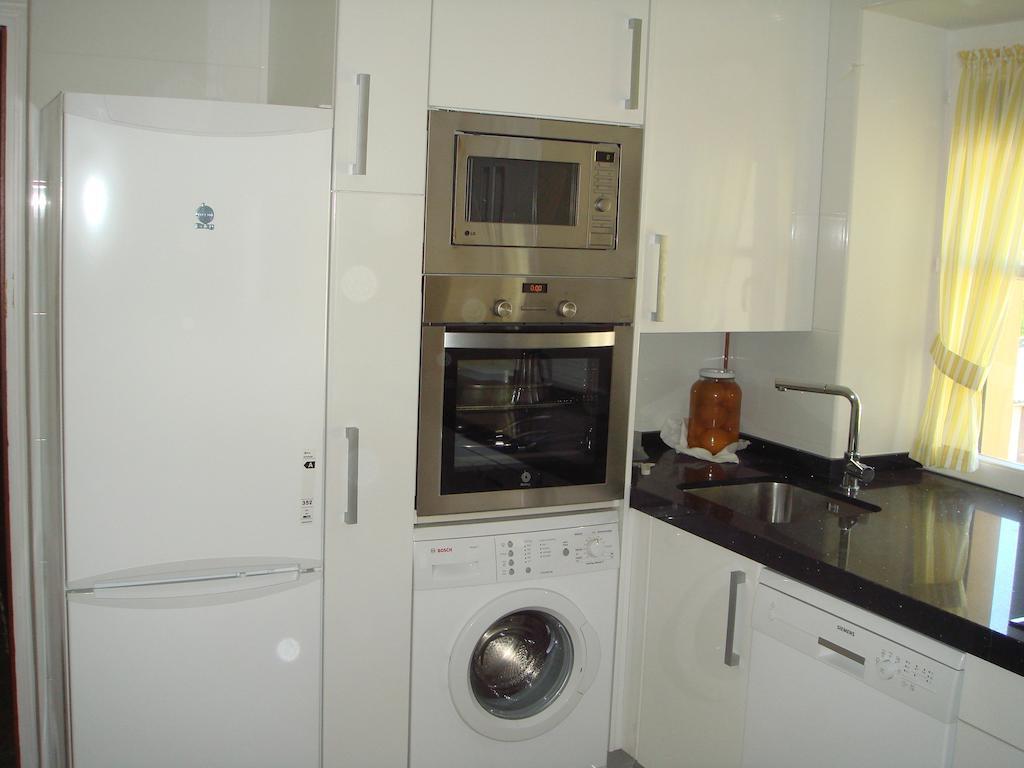 Apartamentos Valles Broto Bilik gambar